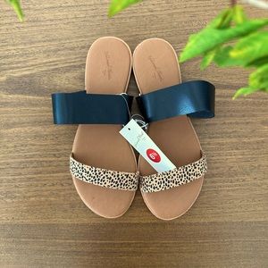 New Universal Thread Black Leopard Print Sandals